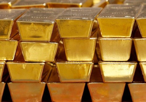 How is physical gold traded?